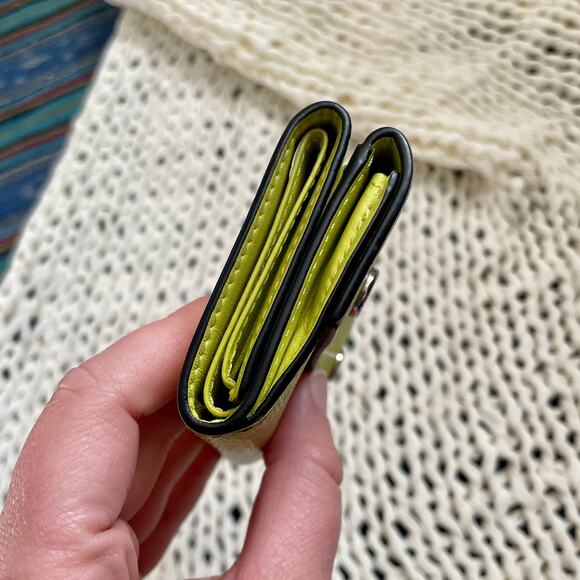 Louis Vuitton Discovery Compact Wallet Monogram Virgil Taigalama Tri-fold Yellow - Picture 3 of 16